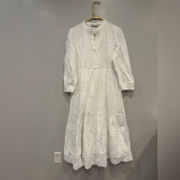 Zara Elegant White Eyelet Resort Dress - Picture 4 of 11